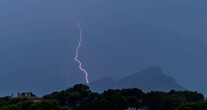 Lũ lớn càn quét đảo Mallorca, Tây Ban Nha: Ít nhất 5 người chết, nhiều người mất tích - Ảnh 8.