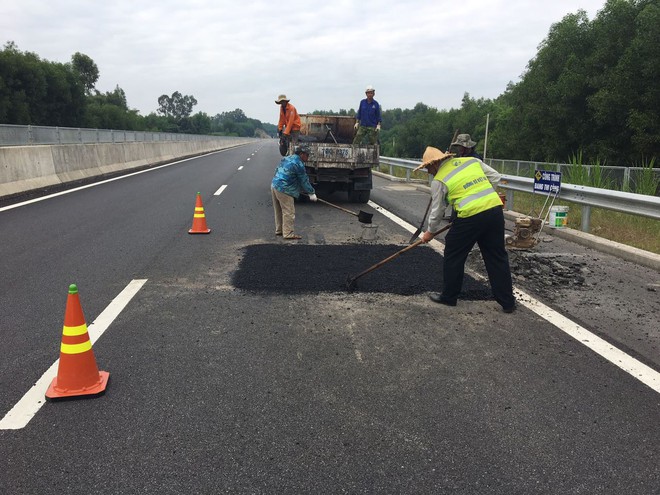 Thứ trưởng Bộ GTVT công bố tên 2 nhà thầu thi công đoạn cao tốc 34 nghìn tỉ hư hỏng - Ảnh 4.