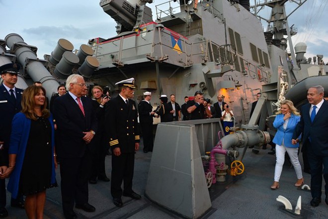 Tàu khu trục Mỹ chất đầy tên lửa Tomahawk cập cảng Israel: Dằn mặt Iran, cảnh báo Nga? - Ảnh 1.