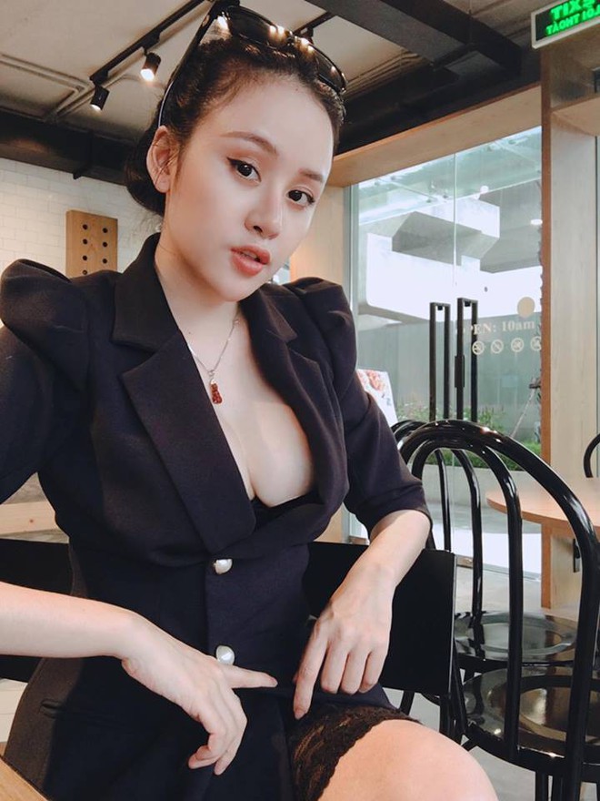 Sau 5 năm ngoan hiền, Bà Tưng bất ngờ sexy trở lại - Ảnh 2.