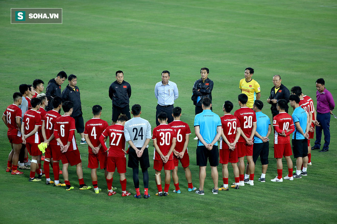 HLV Park Hang-seo so tài quyết liệt cùng các học trò trên sân tập - Ảnh 6.