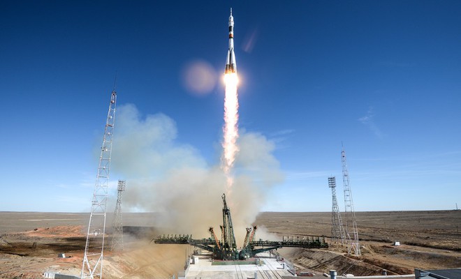 Giây phút bàng hoàng ở Trung tâm vũ trụ Nga: Tàu Soyuz gặp tai nạn! - Ảnh 1.