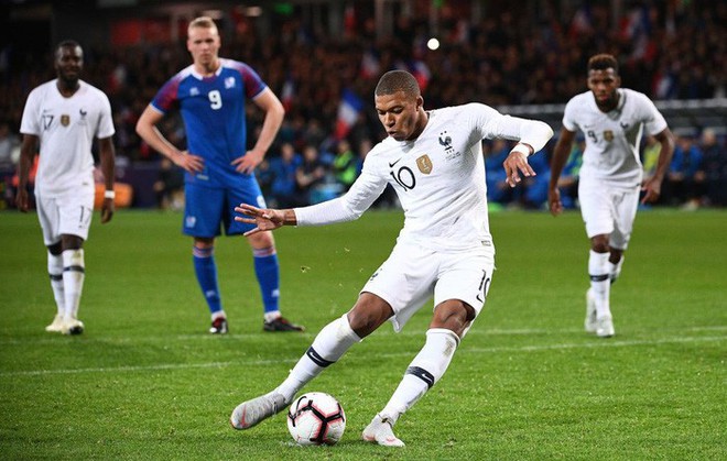 Ở tuổi 19, Mbappe tiếp tục xô đổ kỷ lục khó tin trong lịch sử bóng đá Pháp - Ảnh 1.