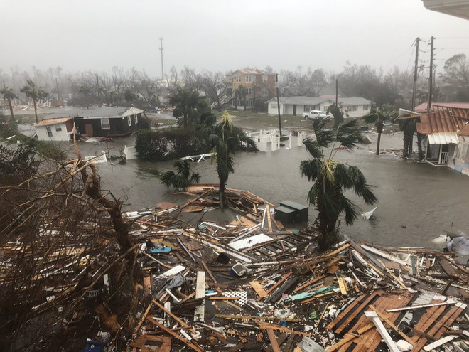 Sức tàn phá khủng khiếp của cơn bão mạnh nhất 50 năm đổ bộ bờ Đông nước Mỹ - Ảnh 2.