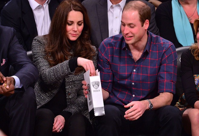 Khoảnh khắc ngọt ngào của 4 cặp đôi nổi tiếng nhất hoàng gia Anh: Hiếm khi thể hiện nhưng vẫn làm công chúng ghen tị - Ảnh 27.