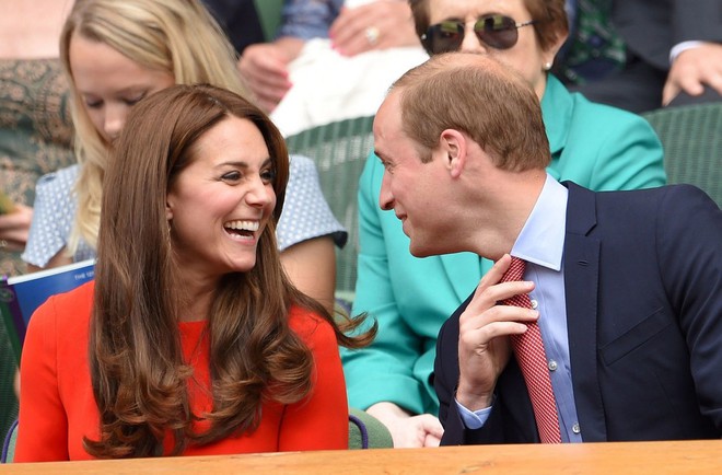 Khoảnh khắc ngọt ngào của 4 cặp đôi nổi tiếng nhất hoàng gia Anh: Hiếm khi thể hiện nhưng vẫn làm công chúng ghen tị - Ảnh 28.
