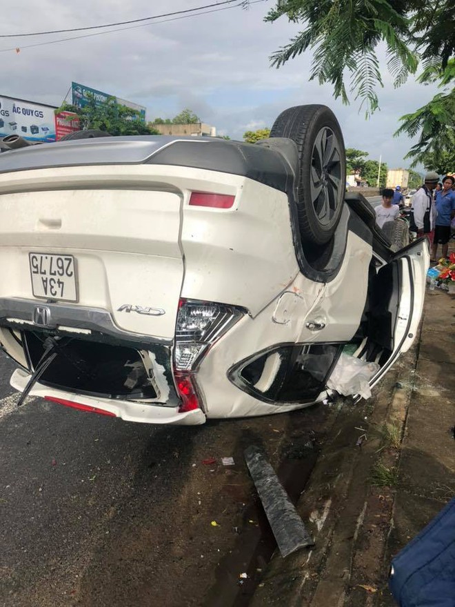 Phó giám đốc Sở TN-MT Đà Nẵng lái ô tô gặp tai nạn, vợ tử vong - Ảnh 1.