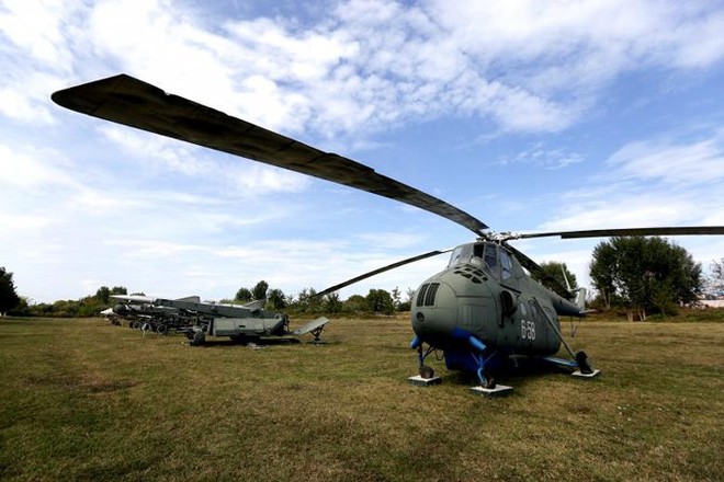 Cận cảnh “nghĩa địa” MiG ở Albania sắp trở thành căn cứ của NATO - Ảnh 10.