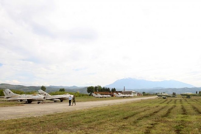Cận cảnh “nghĩa địa” MiG ở Albania sắp trở thành căn cứ của NATO - Ảnh 18.