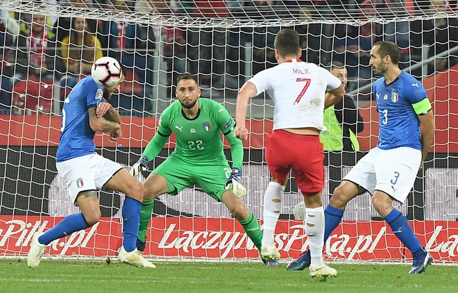 Italia ghi bàn phút bù giờ, tiễn Lewandowski và đồng đội xuống hạng - Ảnh 3.