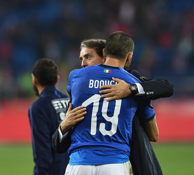 Italia ghi bàn phút bù giờ, tiễn Lewandowski và đồng đội xuống hạng - Ảnh 9.