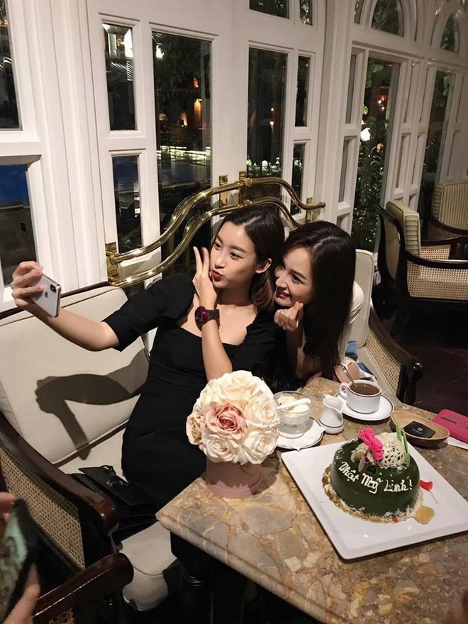 Các chị em hoa hậu tổ chức sinh nhật cho Mỹ Linh nhưng Á hậu Tú Anh lại gây chú ý hơn cả - Ảnh 2.