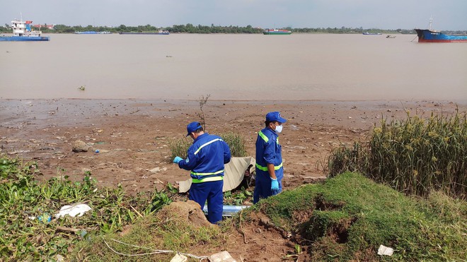 Công an điều tra thi thể nam giới nổi dưới sông Đồng Nai - Ảnh 1.