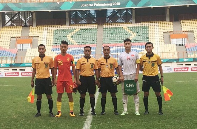 HLV Hoàng Anh Tuấn gạch tên hai cầu thủ trước giải châu Á - Ảnh 1.