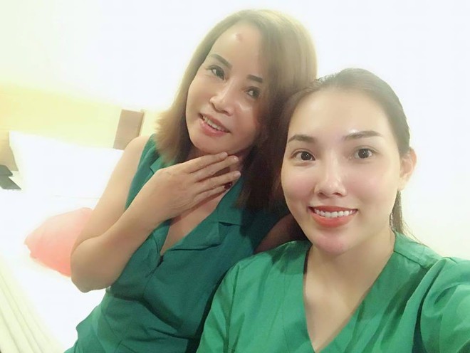 Ngày 20/10, cô dâu 62 tuổi khoe kim cương chồng tặng được đặt vào nơi khó thấy - Ảnh 2.