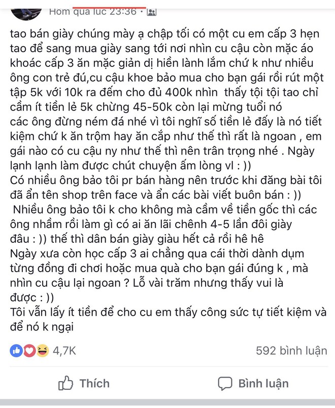 Nam sinh tiết kiệm từng đồng tiền lẻ mua quà 20-10 và hành động của anh bán giày khiến người đọc ấm lòng - Ảnh 1.