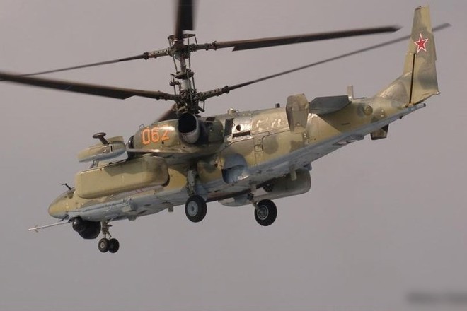 Cận cảnh trực thăng “cá sấu” Kamov Ka-52 rất lợi hại của quân đội Nga - Ảnh 8.