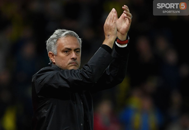 Jose Mourinho cười khẩy trước tin đồn bị Zidane cướp ghế - Ảnh 2.