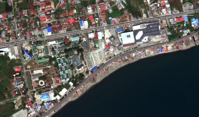 Bộ ảnh trước - sau này sẽ cho bạn thấy trận động đất khiến ít nhất 1.200 người chết ở Palu, Indonesia khủng khiếp như thế nào - Ảnh 3.