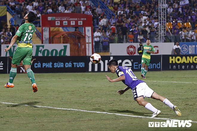 CLB Hà Nội tưng bừng nâng cúp vô địch V-League trong ngày chia tay sân Hàng Đẫy - Ảnh 6.