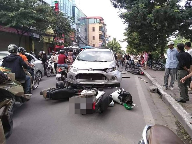 Vụ tai nạn liên hoàn ở Hà Nội khiến mạng xã hội sôi sục cuối giờ chiều chủ nhật  - Ảnh 3.