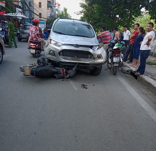 Vụ tai nạn liên hoàn ở Hà Nội khiến mạng xã hội sôi sục cuối giờ chiều chủ nhật  - Ảnh 5.