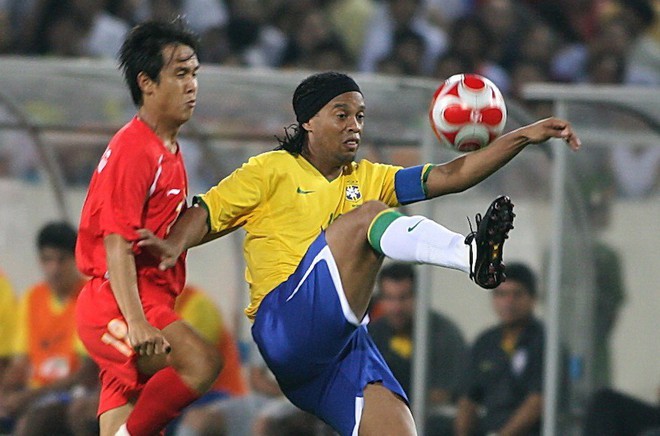 Nhà vô địch AFF Cup 2008: Ngày xưa đá xong thì ăn ngủ nghỉ, giờ lắm đêm tôi thức trắng! - Ảnh 2.