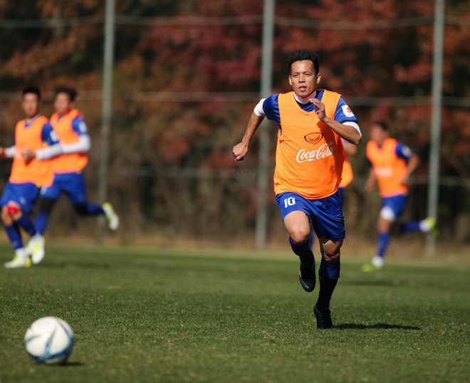 HLV Park Hang Seo có hai phương án chốt 23 tuyển thủ Việt Nam dự AFF Cup 2018 - Ảnh 1.