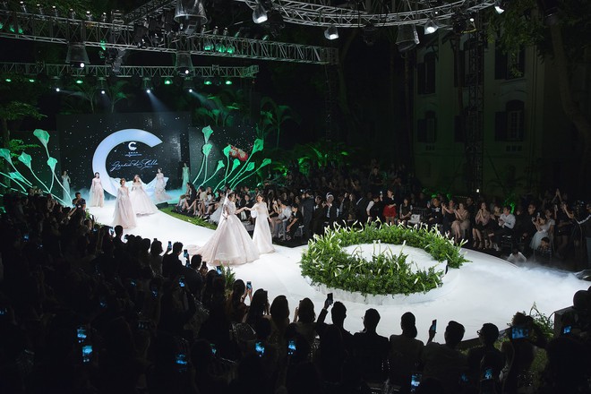 Gần 1000 khách mời có mặt tại Jardin de Calla - Khu vườn váy cưới hoành tráng và xúc động nhất 2018 - Ảnh 1.