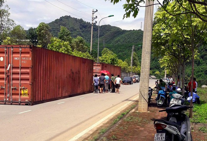 Dàn siêu xe bị bỏ rơi bên đường ở Bắc Kạn: Tin mới nhất từ phó chủ tịch huyện - Ảnh 1.