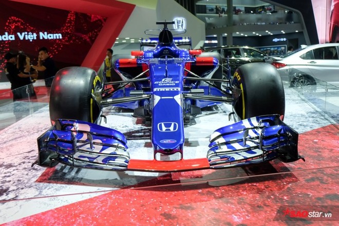 Chiêm ngưỡng xe đua F1 siêu đẹp của đội đua Red Bull Toro Rosso Honda tại VMS 2018 - Ảnh 1.
