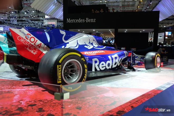 Chiêm ngưỡng xe đua F1 siêu đẹp của đội đua Red Bull Toro Rosso Honda tại VMS 2018 - Ảnh 3.