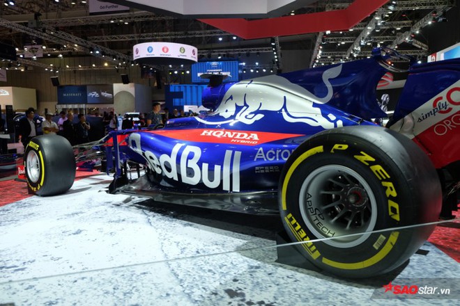 Chiêm ngưỡng xe đua F1 siêu đẹp của đội đua Red Bull Toro Rosso Honda tại VMS 2018 - Ảnh 4.