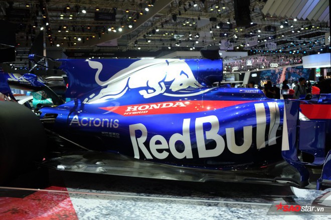 Chiêm ngưỡng xe đua F1 siêu đẹp của đội đua Red Bull Toro Rosso Honda tại VMS 2018 - Ảnh 6.