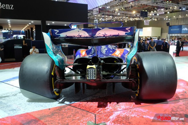 Chiêm ngưỡng xe đua F1 siêu đẹp của đội đua Red Bull Toro Rosso Honda tại VMS 2018 - Ảnh 7.