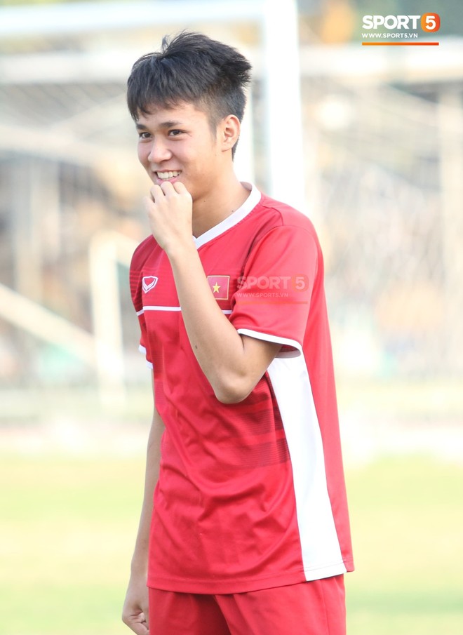 Phát hiện thêm một hot boy U19 sở hữu nụ cười ngọt ngào, từng được ví tài năng như Văn Toàn  - Ảnh 2.