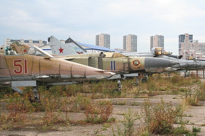 [ẢNH] Ngạc nhiên trước nghĩa địa máy bay quân sự cực lớn ngay giữa thủ đô nước Nga - Ảnh 1.