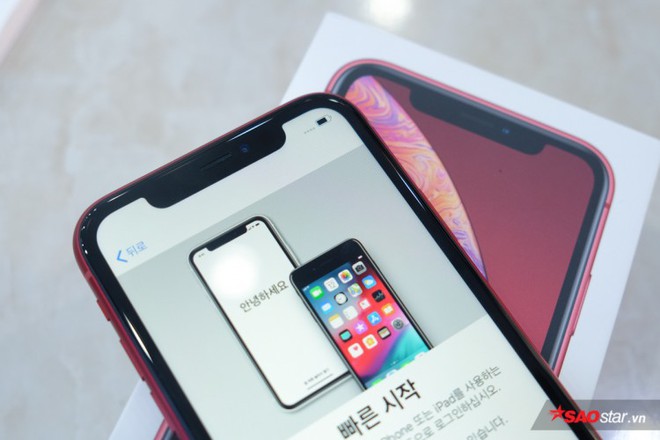 Cận cảnh iPhone Xr đầu tiên vừa về Việt Nam, giá 23,9 triệu đồng - Ảnh 3.