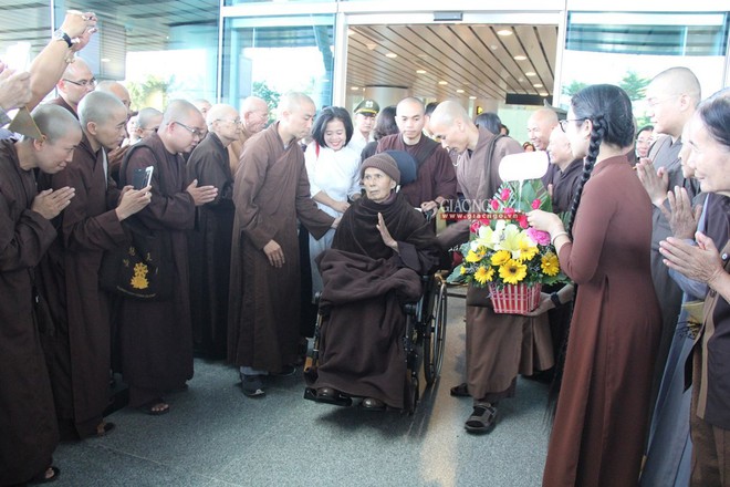 Thiền sư Thích Nhất Hạnh đã về tới Đà Nẵng hôm nay - Ảnh 2.
