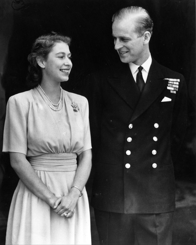 Cuộc hôn nhân đẹp như cổ tích của Nữ hoàng Anh Elizabeth và Hoàng tế Philip - Ảnh 4.