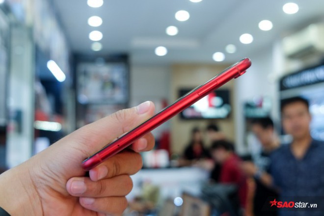 Cận cảnh iPhone Xr đầu tiên vừa về Việt Nam, giá 23,9 triệu đồng - Ảnh 5.