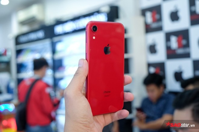 Cận cảnh iPhone Xr đầu tiên vừa về Việt Nam, giá 23,9 triệu đồng - Ảnh 7.