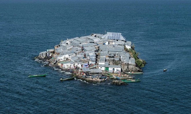 Cuộc sống chật chội ở Migingo - hòn đảo “nghẹt thở” nhất thế giới - Ảnh 1.