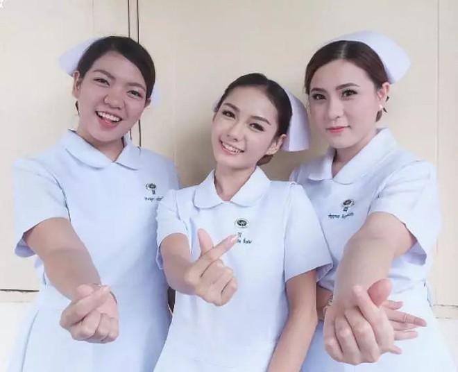 Nữ y tá xinh đẹp nhất Thái Lan bị bệnh viện sa thải vì lý do không ngờ - Ảnh 2.