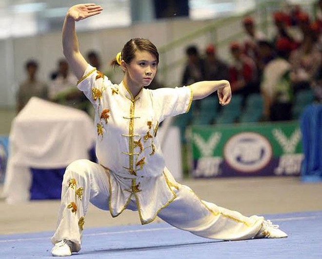 Mê đắm vẻ nóng bỏng của cựu VĐV wushu theo nghề DJ - Ảnh 1.