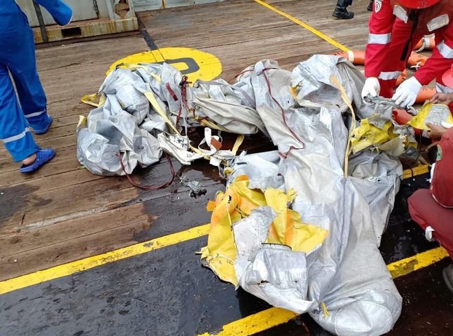 Indonesia: Phát hiện mảnh thi thể gần nơi máy bay Lion Air chở 189 người gặp nạn - Ảnh 2.