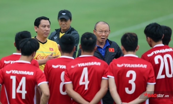 ĐTVN dự AFF Cup: Thầy Park giữ 8 ngôi sao CLB Hà Nội, loại 7 cầu thủ này? - Ảnh 3.