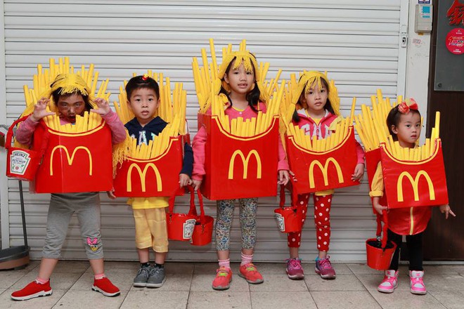 Đại chiến Halloween: Quên ma quỷ đi, giờ hóa trang thành đồ ăn vặt và trà sữa mới... đáng sợ - Ảnh 9.