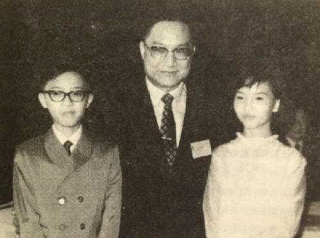 Cuộc đời đẫm bi kịch của tác gia võ hiệp Kim Dung: Vợ phản bội, con trai tự sát ở tuổi 19 - Ảnh 5.