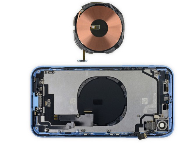 Mổ bụng iPhone Xr: Nội thất pha trộn giữa iPhone 8 và iPhone X, không quá khó sửa chữa - Ảnh 19.